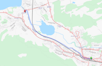 Vom Bahnhof Immenstadt gibt es einen Fußweg. Der sogenannte Badeweg geht entlang der Bahnlinie und dem Bach, der den großen mit dem kleinen Alpsee verbindet.